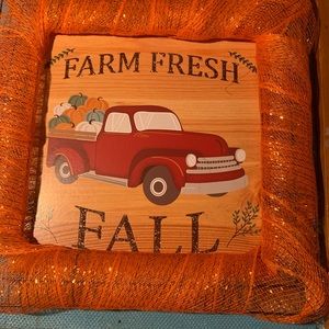 Hi my name is Tayla ! I sell seasonal decor !!